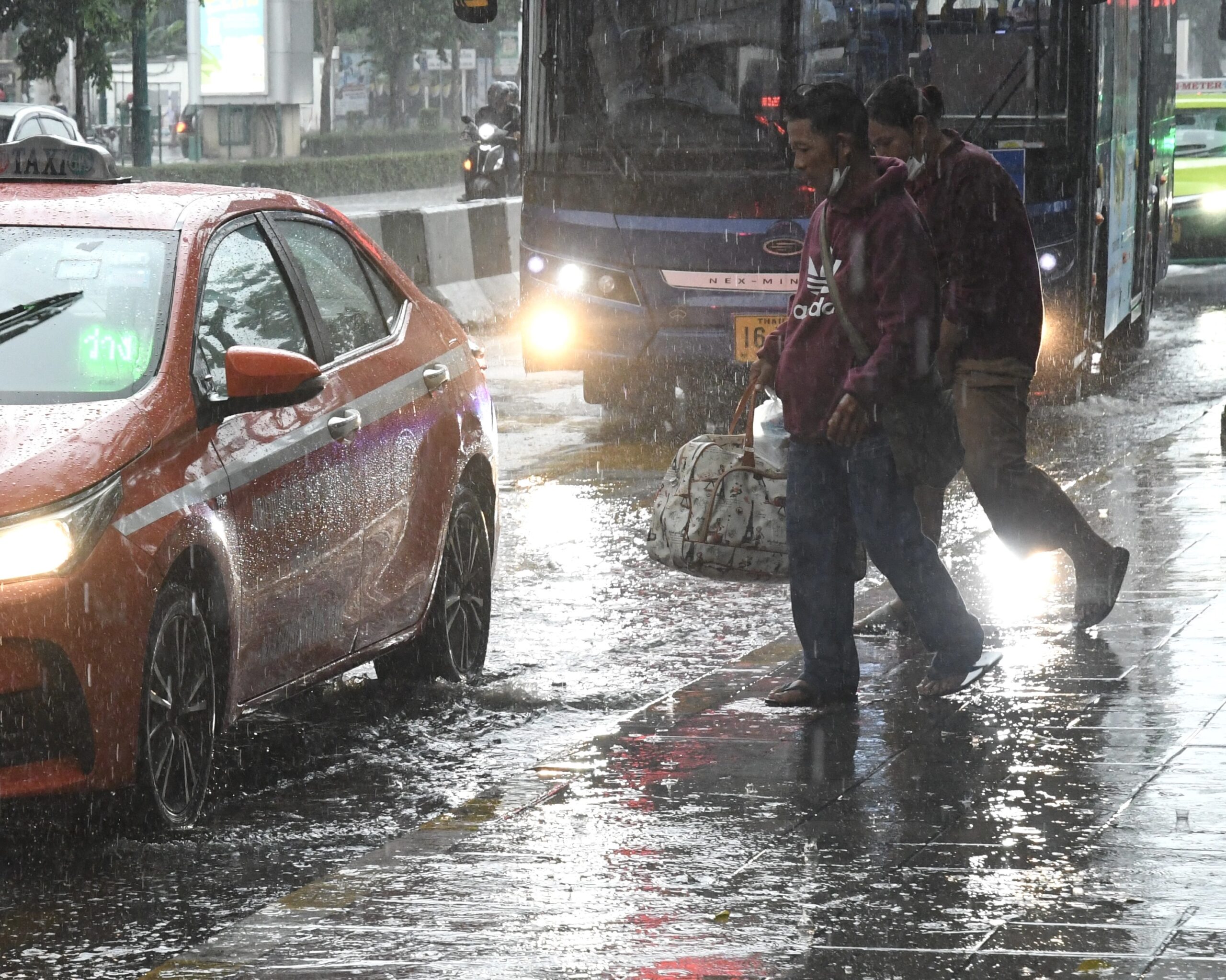 กรมอุตุนิยมวิทยา 7 วันข้างหน้า เตือนฝนกลับมาตกหนัก 28 พ.ค. – 1 มิ.ย.นี้