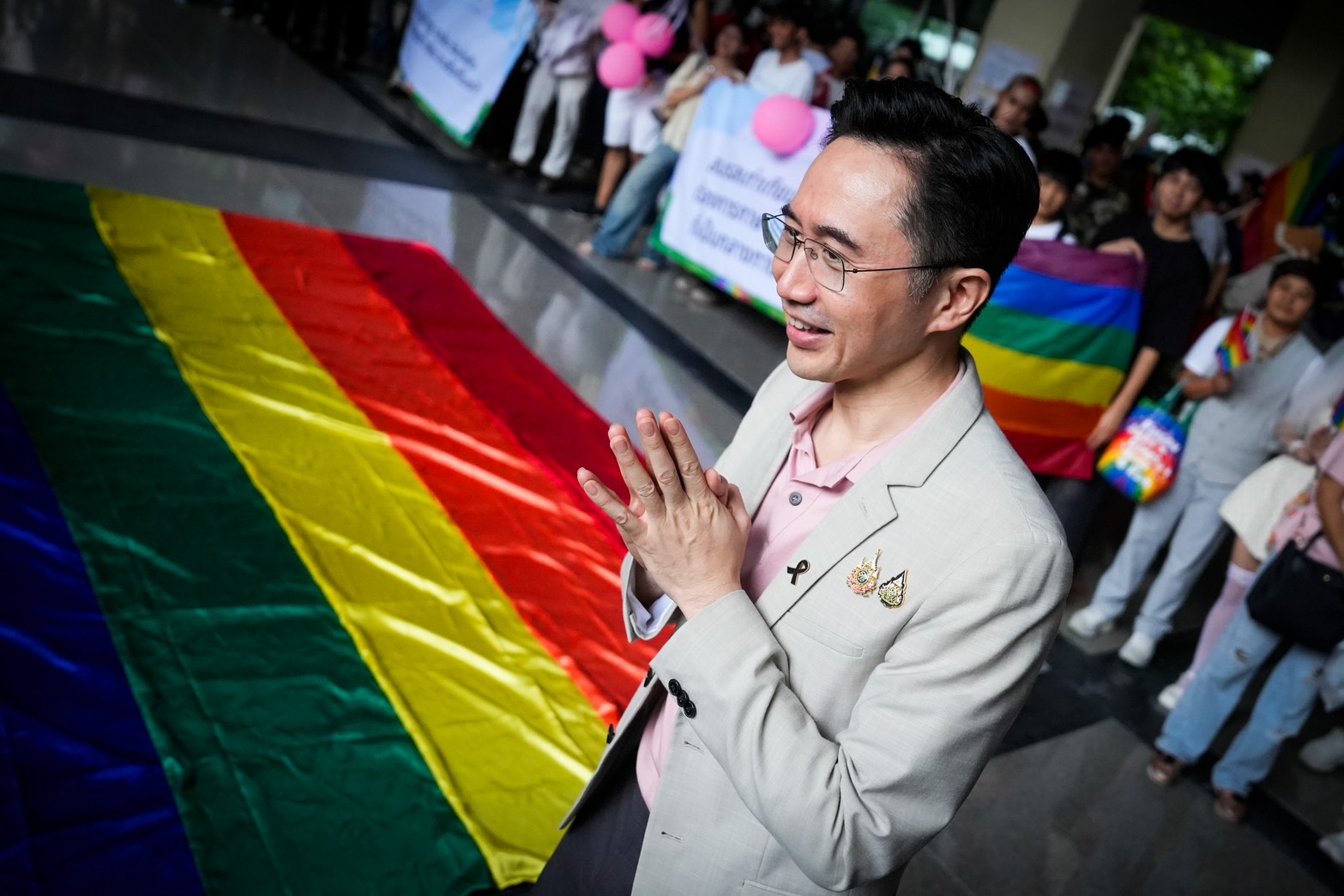 “ยศชนัน” นำทีมเพื่อไทย ลุยฝน “Bangkok Pride 2026” ดันไทยชิงเจ้าภาพ World Pride 2030 สู้ศึกโค้งสุดท้ายกับบาร์เซโลนา