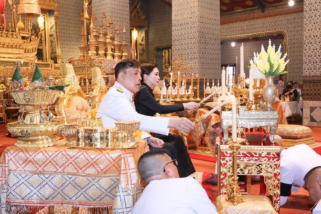 ในหลวง พระราชินี ทรงบำเพ็ญพระราชกุศลในการพระราชพิธีฉัตรมงคล