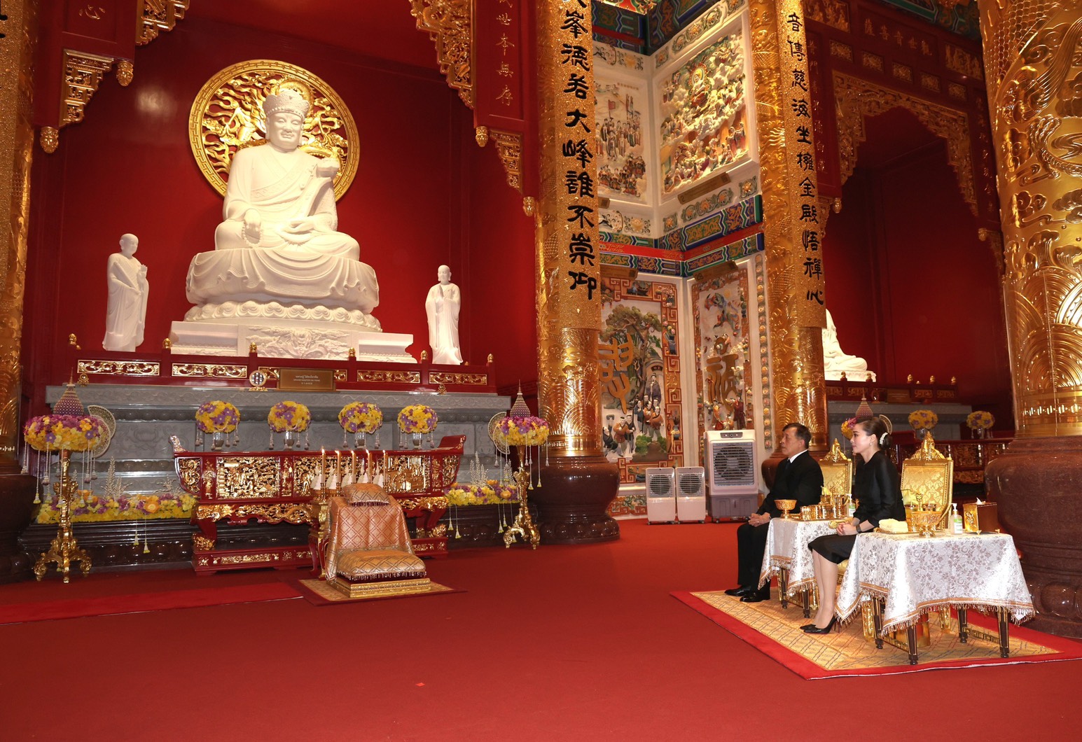 ในหลวง-พระราชินี ทรงเปิดอาคารศาลเจ้าไต้ฮงกงหยกขาว เฉลิมพระเกียรติ 72 พรรษา