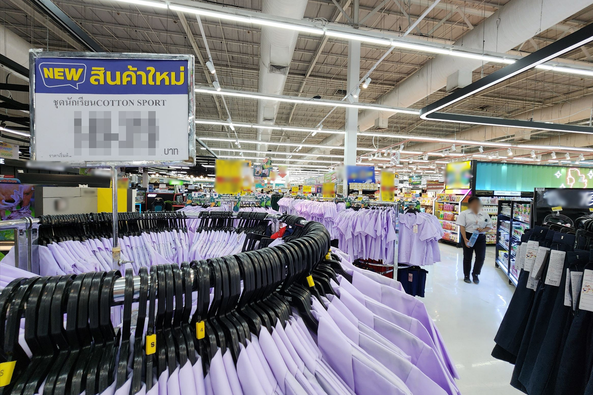 ชุดนักเรียนเปิดเทอมสุดฝืด ห้างจัดโปรดุสู้ยอดลด 60%