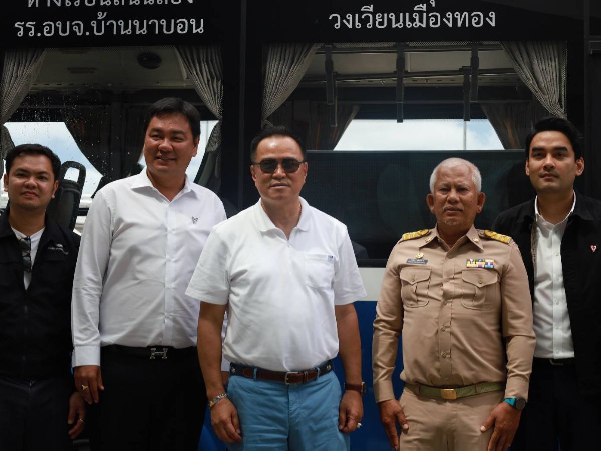 “อนุทิน” นำทีมขึ้นรถ EV Smart Bus รณรงค์ Carpool ลดใช้พลังงาน
