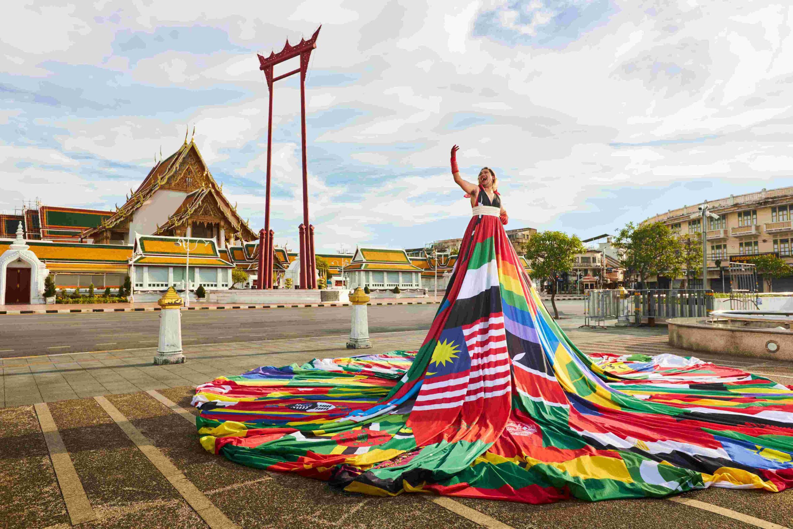Bangkok Pride ผนึกกำลัง บันทึกภาพประวัติศาสตร์ “Amsterdam Rainbow Dress”