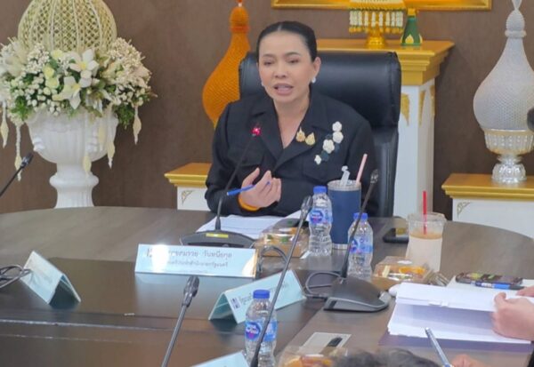 สั่ง กทบ.โยกงบค้างท่อ 3.4 พันล้าน ยุคยิ่งลักษณ์ ใช้ในกิจการกองทุนหมู่บ้านฯ 