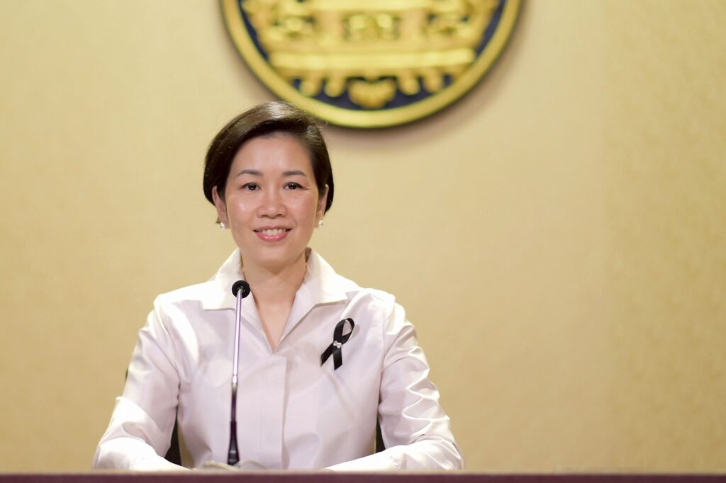 รัชดา ธนาดิเรก โฆษกประจำสำนักนายกรัฐมนตรี