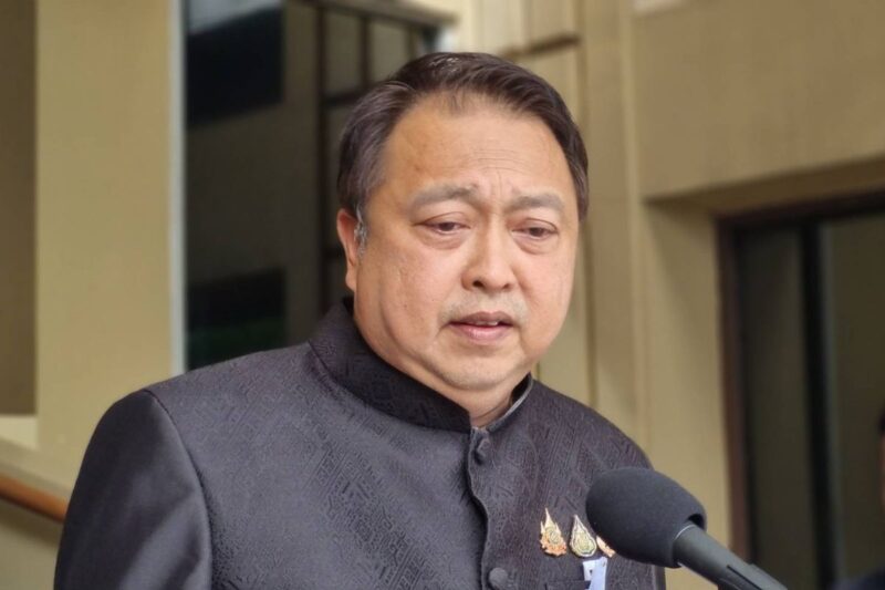 สุชาติ ชมกลิ่น