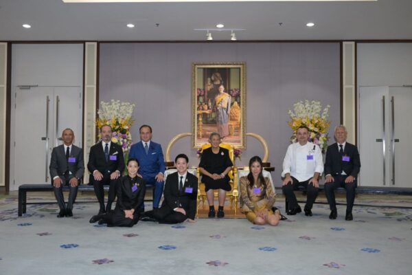 พริษฐ์ รักตพงศ์ไพศาล โรงเรียน KIS ทูลเกล้าฯ ถวายเงินเพื่อโครงการพัฒนา ในกรมสมเด็จพระเทพรัตนราชสุดาฯ