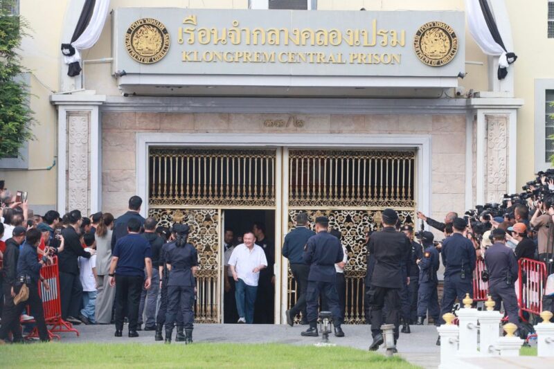 ทักษิณ พ้นโทษ ได้รับใบบริสุทธิ์ ปลดกำไล EM-บินดูไบ 5 ขั้นตอน 120 วัน
