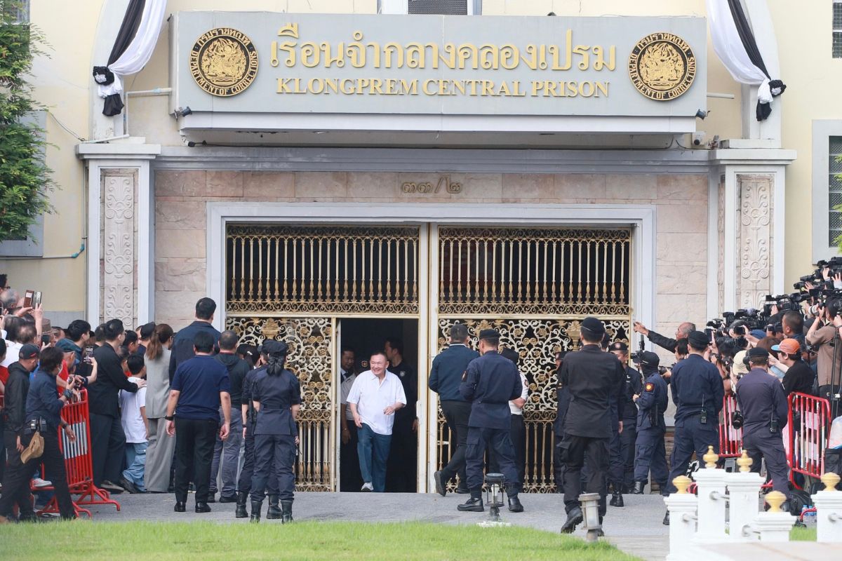 ทักษิณ พ้นโทษ ได้รับใบบริสุทธิ์ ปลดกำไล EM-บินดูไบ 5 ขั้นตอน 120 วัน