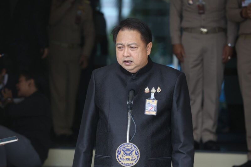 สุชาติ ชมกลิ่น