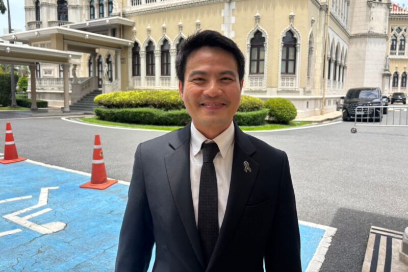ภราดร​ ปริ​ศ​นานันทกุล