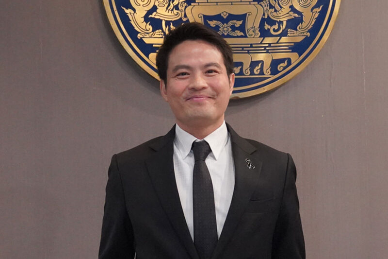 ภราดร ปริศนานันทกุล