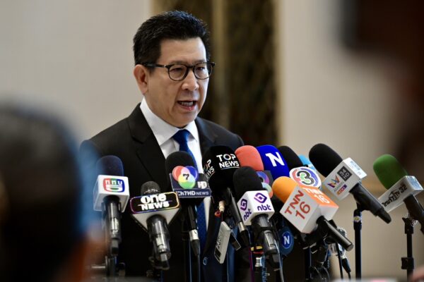 รัฐบาลถอย สั่งทบทวน “เกณฑ์ตัดสิทธิบุพการี-บัตรสวัสดิการแห่งรัฐ ปมลูกนำชื่อใช้ลดหย่อนภาษี”