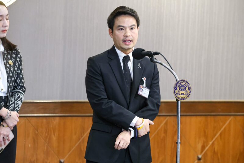 ภราดร ปริศนานันทกุล