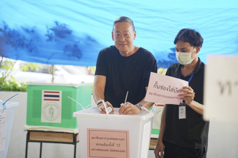เศรษฐา ทวีสิน