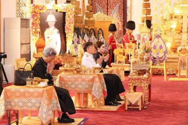 ในหลวง-พระราชินี ทรงบำเพ็ญพระราชกุศลสัตตมวาร ครบ 7 วัน ‘เจ้าฟ้าพัชรกิติยาภาฯ’