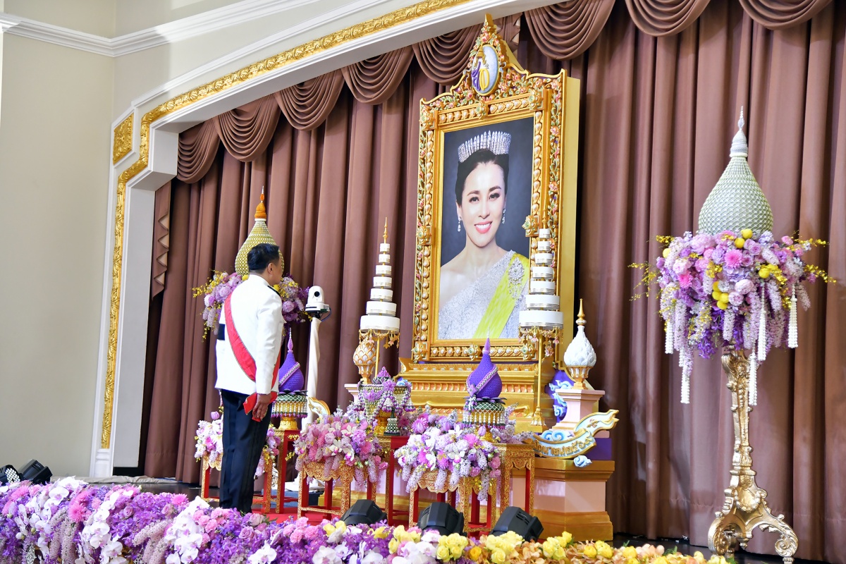 รัฐบาล จัดงานสโมสรสันนิบาตเฉลิมพระชนมพรรษา 4 รอบพระบรมราชินี