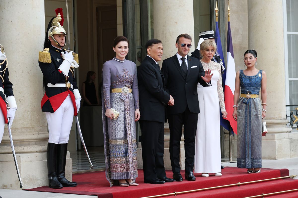 ฝรั่งเศส จัดพิธีรับเสด็จ ถวายพระกระยาหารค่ำ ในหลวง พระราชินี เจ้าฟ้าสิริวัณณวรีฯ อย่างเป็นทางการ