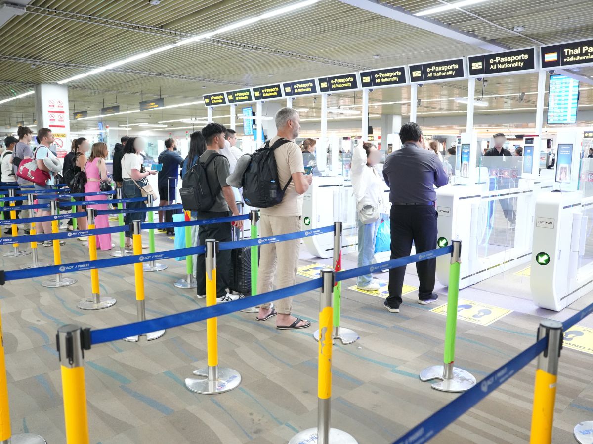 สนามบินภูเก็ต เตรียมเปิดใช้ ‘ช่องตรวจหนังสือเดินทางอัตโนมัติ