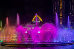 ไอคอนสยาม เตรียมจุดพลุสีรุ้งเหนือโค้งน้ำเจ้าพระยา ฉลอง Pride Month