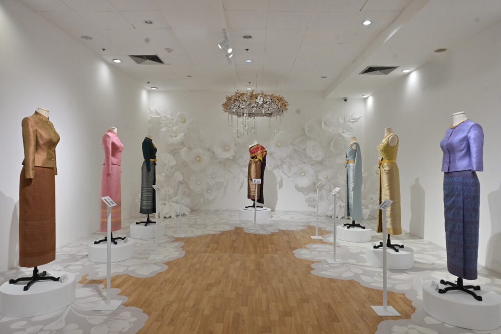 ราชพัสตราสู่สากล La Mode en Majest : Royal Thai Dress from Tradition to Modernity