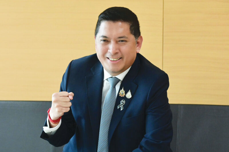 นิกร รัฐมนตรีโควตา ‘โรงแป้ง’  ปั้น พม. สร้างทุนมนุษย์ ดัน GDP ประเทศ