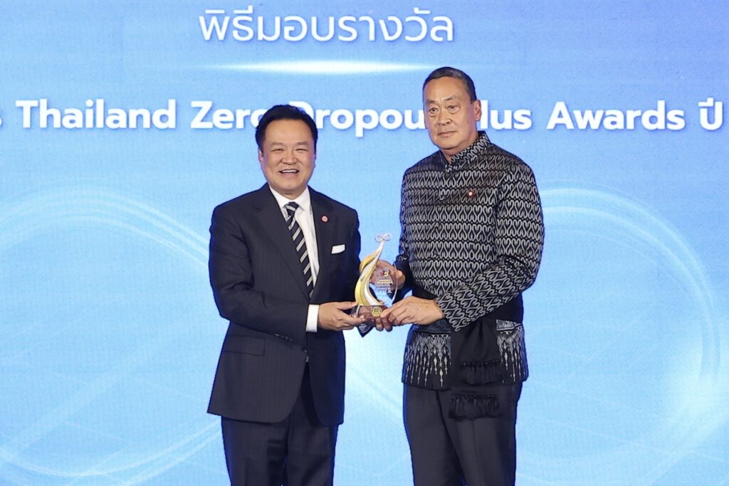 เศรษฐา ทวีสิน รับรางวัล Prime Minister’s TZD+ Award