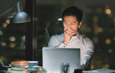 พนักงานเบิร์นเอาต์-หมดใจ เพราะองค์กร ‘บีบคั้น’ ใช้ AI ทำงาน