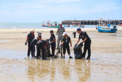 ไอ.ซี.ซี. เดินหน้า “ICC Green Legacy” จับมือทัพเรือภาคที่ 1 ลุยบิ๊กคลีนนิ่งขยะชายหาดหัวหิน