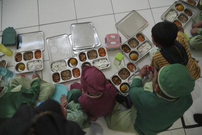 ส่องปมทุจริต ‘โครงการอาหารกลางวันฟรี’ อินโดฯ หลังหัวหน้าคนเก่า-ใหม่ พ้นตำแหน่ง