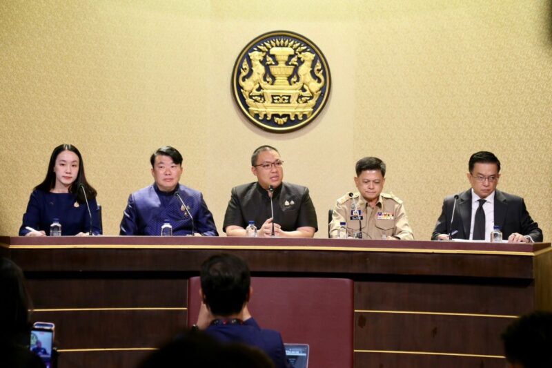 จ่อชง ครม.ทบทวนคลายเกณฑ์ ถือครองรถ-นักศึกษานอกระบบ ได้สิทธิบัตรสวัสดิการแห่งรัฐ