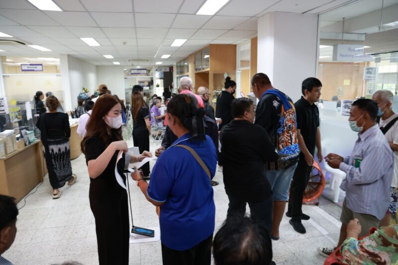 กรมขนส่งเผยกว่า 1 แสนราย เข้าตรวจสอบข้อมูลทางทะเบียนรถ ‘บัตรสวัสดิการแห่งรัฐ’