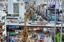 สายสีส้มตะวันตกบางขุนนนท์-ศูนย์วัฒนธรรม สร้างคืบ 34.99% ส่วนตะวันออกทยอยรับขบวนรถ ต.ค.นี้