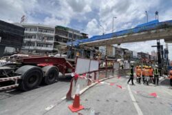 ปิดจราจรแยกบ้านแขกถึงถนนประชาธิปก เร่งซ่อมน้ำรั่วอุโมงค์รถไฟฟ้า