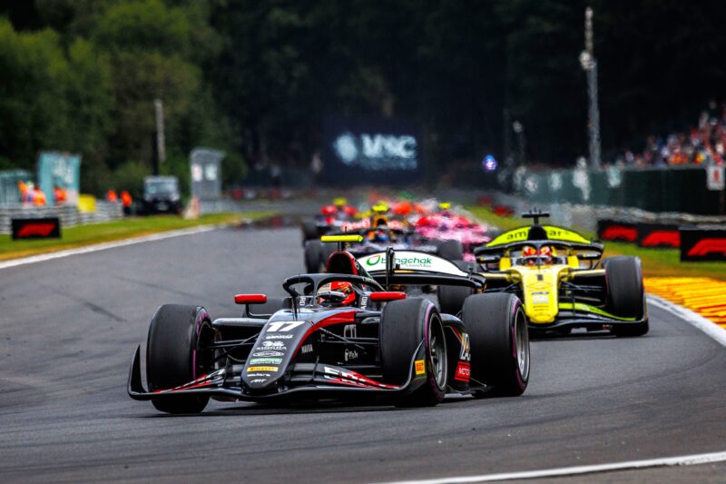 เติ้น ทัศนพล  คว้ารองแชมป์ Feature Race – FIA Formula 2