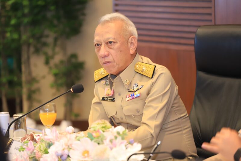 ”พิพัฒน์” สั่งพับคำว่า “แลนด์บริดจ์-พ.ร.บ.SEC” สร้างความสบายใจทุกฝ่าย รอผลศึกษาสะเด็ดน้ำ