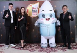 ข้าวตราฉัตร คว้ารางวัลแบรนด์ข้าวอันดับ 1 Marketeer No.1 Brand Thailand ต่อเนื่องปีที่ 15  “ตราฉัตร ข้าวระดับโลก…นวัตกรรมที่รักคุณ”