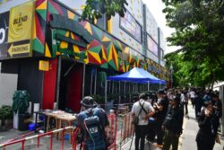 เหตุ ‘โรงเบียร์ ณ ลาดพร้าว’ เสียชีวิตเพิ่มเป็น 30 ราย เจ็บ 76 ราย ทราบอัตลักษณ์แล้ว 27 ราย