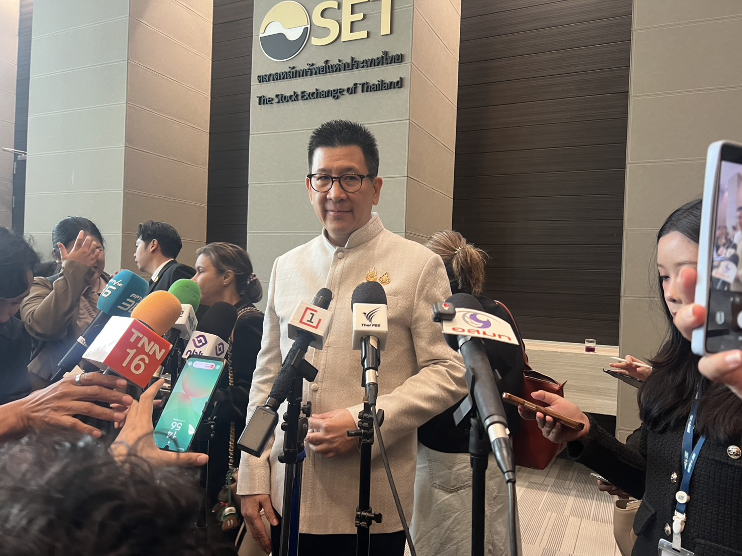 เอกนิติเร่งประชุมบอร์ดบัตรสวัสดิการฯ เตรียมช่วยผู้ถูกนำชื่อไปเปิดบัญชี-นั่งกรรมการบริษัท