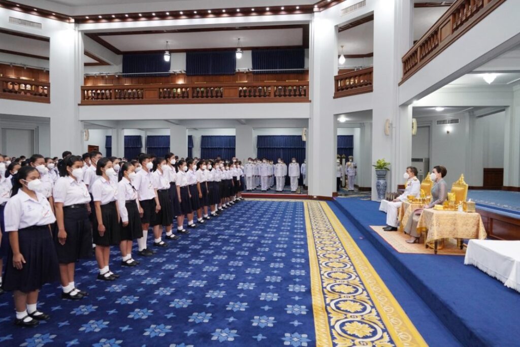 มหามงคล เฉลิมพระชนมพรรษา 74 พรรษา ทรงห่วงใยการศึกษาของเด็กและเยาวชน