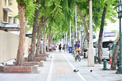 กทม. เบรกแจกอาหารริม ‘ราชดำเนิน’ ตัดวงจรคนไร้บ้าน ชวนทำบุญผ่าน ‘บ้านอิ่มใจ’