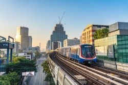 คมนาคมปฏิรูประบบตั๋วร่วม หั่นค่าโดยสารรถไฟฟ้าไม่เกิน 45 บาท เริ่ม 1 ม.ค. ปี 2570