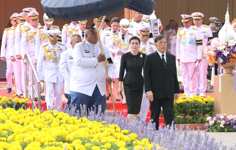 ในหลวง-พระราชินี เสด็จฯเปิด อาคารทศมบพิตร ทอดพระเนตร “นาวีเวชบริรักษ์“