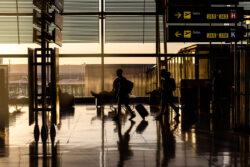 นักท่องเที่ยวเอเชียกระเป๋าแฟบ หันนั่ง Short Haul เที่ยวใกล้บ้าน