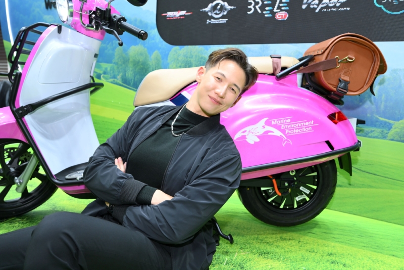 ‘ทราย สมุทร’ นั่ง แบรนด์แอมฯ มอเตอร์ไซค์อีวี i-Motor รุ่นลิมิเต็ด แค่ 100 คัน