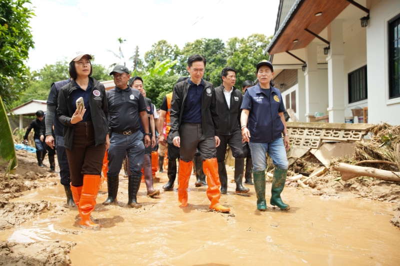 ‘ยศชนัน’ ลุยช่วยน้ำท่วมน่านวันที่ 3 เร่งฟื้นฟู-แก้ปัญหาซ้ำซาก