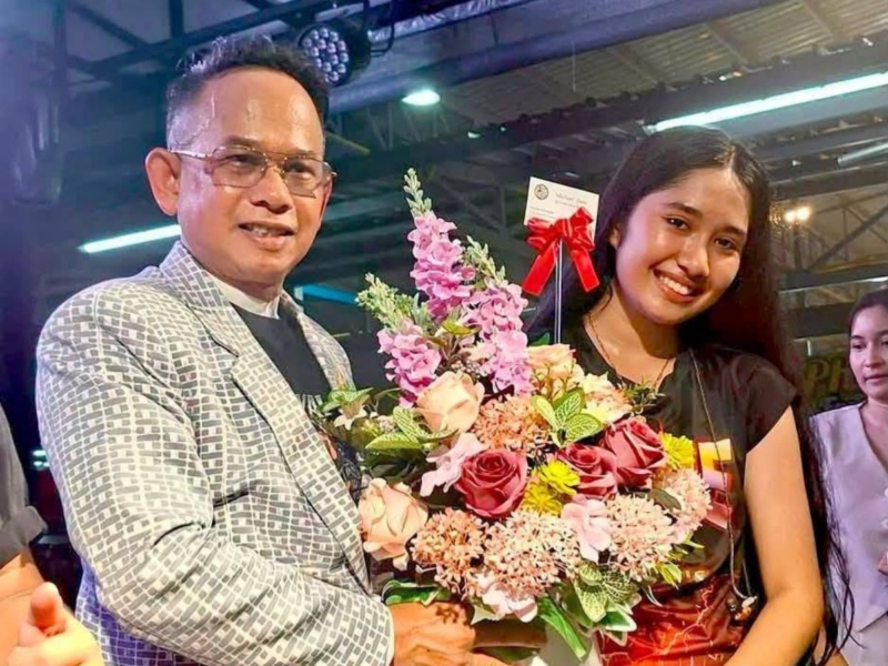 “เนเน่ รอยัล” ความภูมิใจของชาวภูเก็ต โชว์พลังเสียง–ผ้าไทย ในเวทีโลก