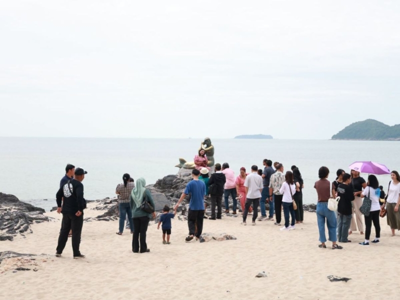 ‘หาดสมิหลา’ คึกคักรับครม.สัญจร ปชช. วอนเร่งแก้น้ำท่วม-ฟื้นเศรษฐกิจ