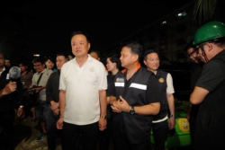 นายกฯ ลงพื้นที่เคหะชุมชนคลองจั่น ติดตามน้ำท่วม–เร่งช่วยเหลือประชาชน