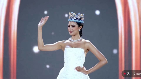 งามเป็นแก้วเป็นแสง “โอปอล สุชาตา” อำลา Miss World 2025 ในชุดผ้าไหมไทยจากแบรนด์ SIRIVANNAVARI